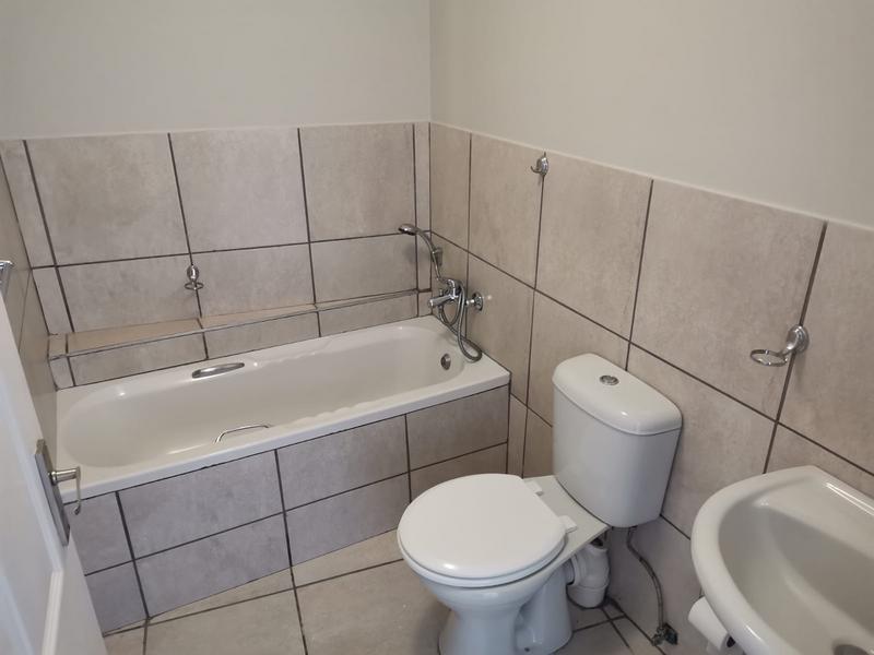 To Let 2 Bedroom Property for Rent in Island View Western Cape